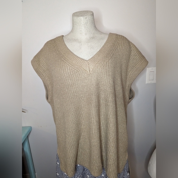 Sweater vest bundle, new with tags includes XL & XXL in gray & taupe - Picture 12 of 15